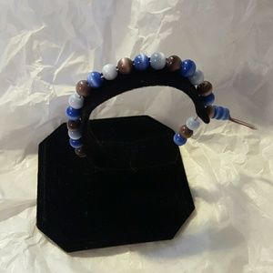 Blue/brown beaded bracket with elastic band