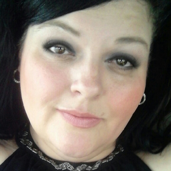 Meet your Posher, Misty - Picture 3 of 4