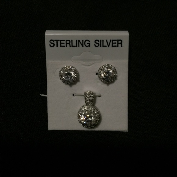 Pendant and earrings set