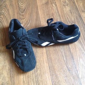 LAST CHANCE! Black reebok sneakers