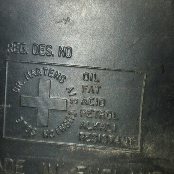 Made in england  babydoll docs - Picture 2 of 4
