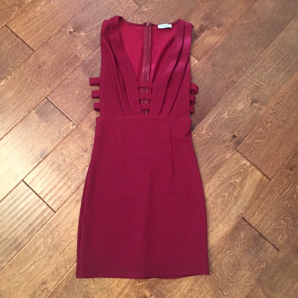 Maroon strappy tobi dress