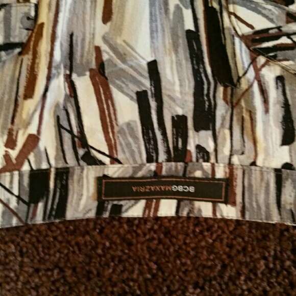 SOLD IN A BUNDLE BCGB abstract design blouse - Picture 2 of 3