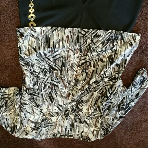 SOLD IN A BUNDLE BCGB abstract design blouse - Picture 3 of 3