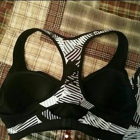 SOLD LOCAL ****VSX SPORT BRA & CAPRI SET - Picture 2 of 4