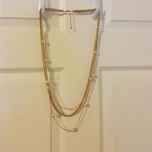 Long chain necklace with pearls!