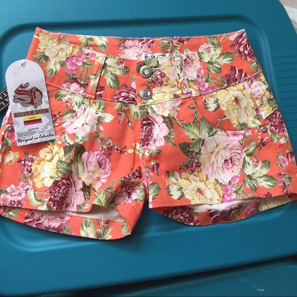 Push Up Shorts - Picture 2 of 4