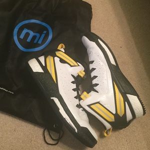 Adidas DRose 6- WORN ONCE TO TRY ON-Comes with bag