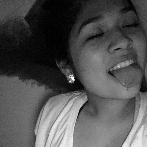 Meet your Posher, Mireya