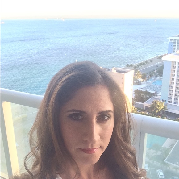 Meet your Posher, Monica