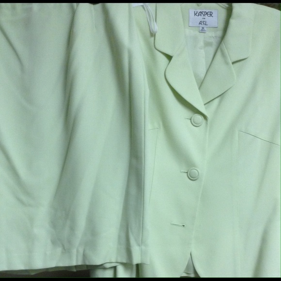 Suit - Picture 3 of 4