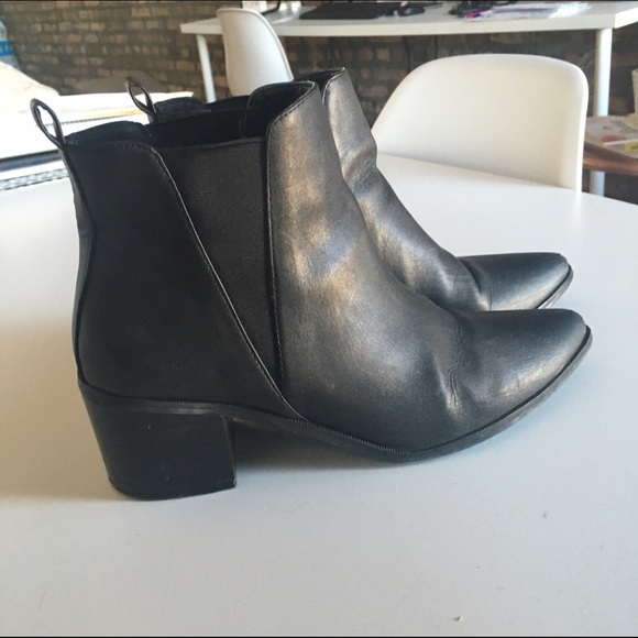 Forever 21 black ankle boot