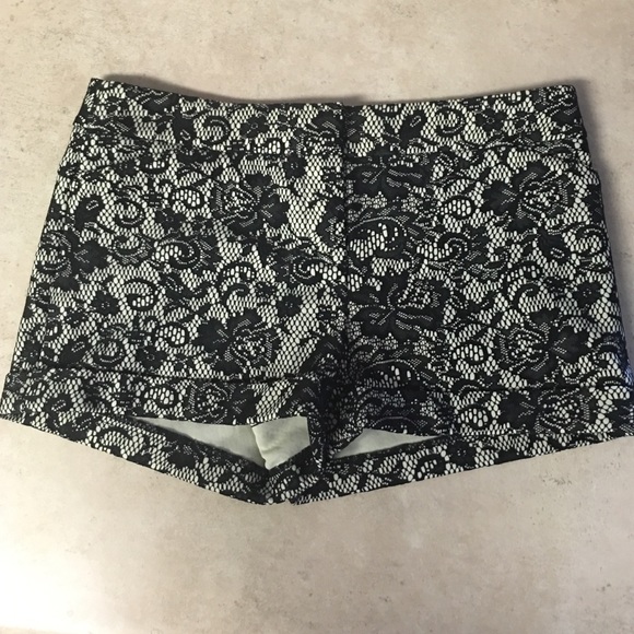 Bebe lace shorts - Size 0