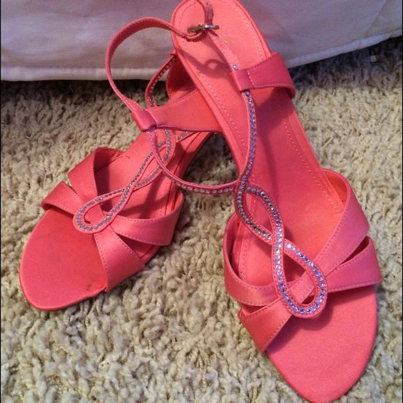 Metaphor-size 8 coral summer heels