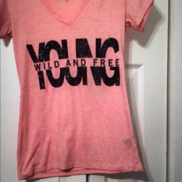 YOUNG😋WILD😜& FREE😍 Sequene V-Neck Tee (coral) - Picture 2 of 3