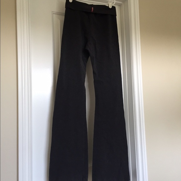 Hard tail yoga pants