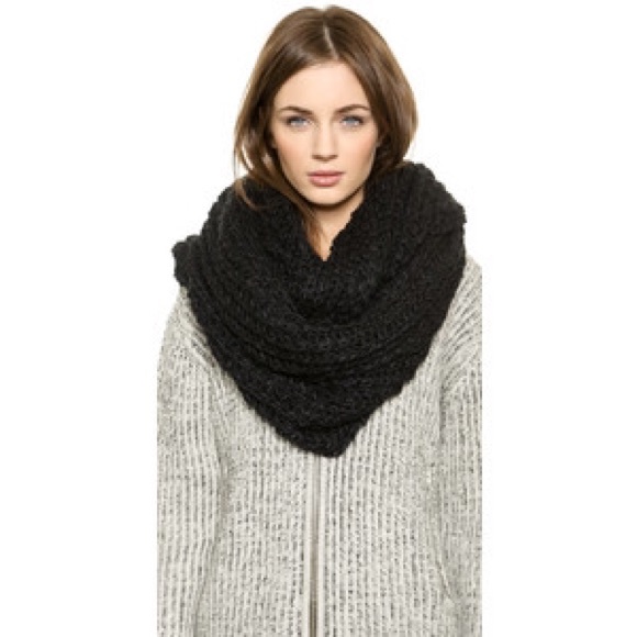 Old Navy Black chunky sweater scarf