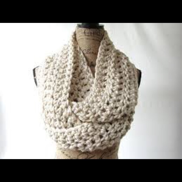 ON HOLD Old Navy chunky tan scarf