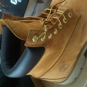 Men Tan Timberland boots