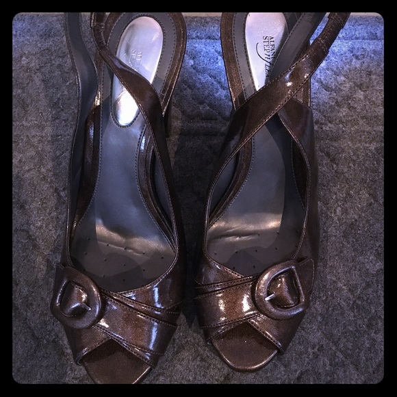ALFANI Bronzed Brown. Step n Flex Heels. 10M