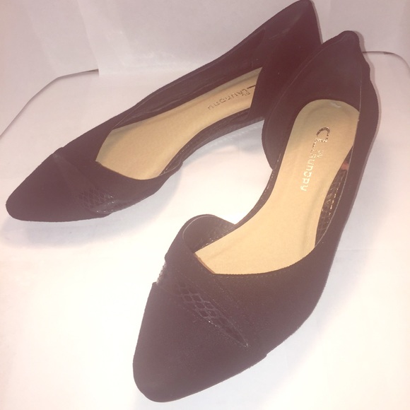 Black flats with low heel