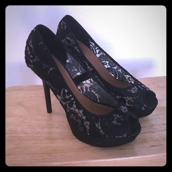 Black lace peep toe pumps