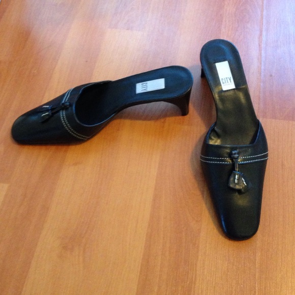 DKNY City: Black leather slip-on heels w/tassels