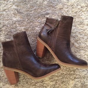 American Eagle brown side-zip booties