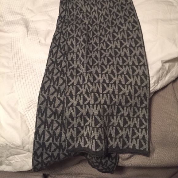 Michael kors scarf - Picture 1 of 1