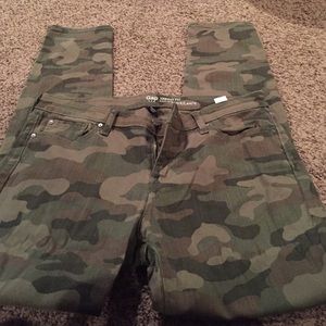 GAP camo skinney jeans