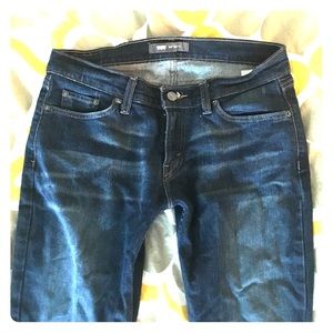 Levis dark wash skinny jeans