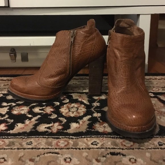 Jeffrey Campbell 4" leather booties size 6.5