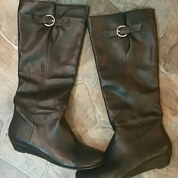 Black slide in boots