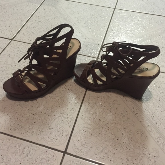 Brand new Guess wedges