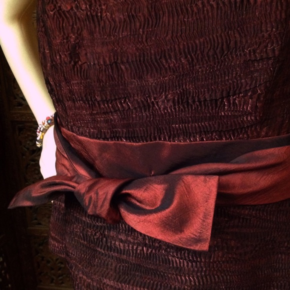 Elegant burgundy sleeveless top, fully lined - Picture 3 of 4