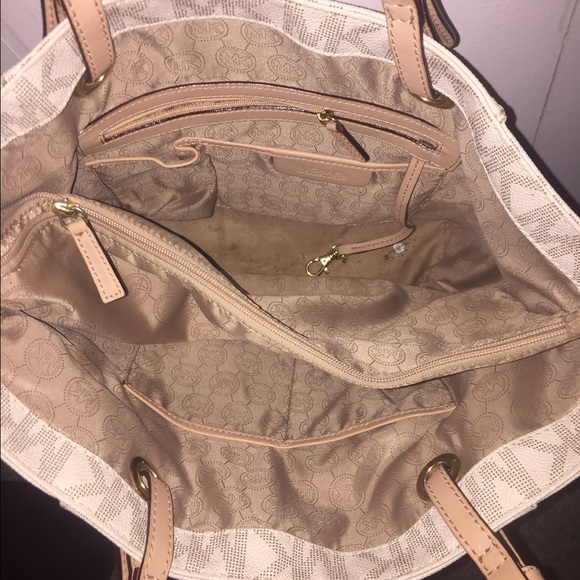 Michael Kors East West Signature Jet Set Tote - Picture 4 of 4