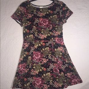 Forever 21 Royal Flower Printed Dress Size: L