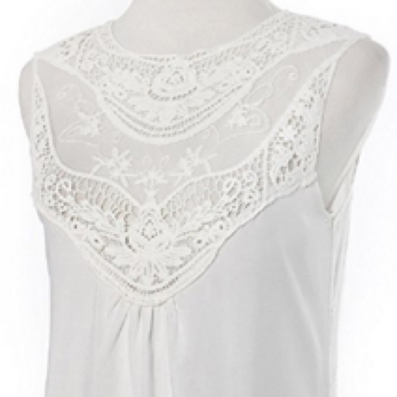 WHITE LACE EMBELLISHED TANK - Picture 3 of 4