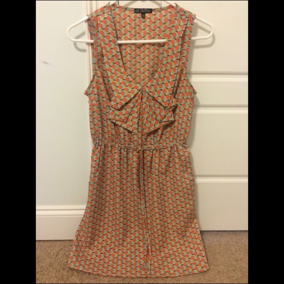 Pretty dress - Picture 1 of 4