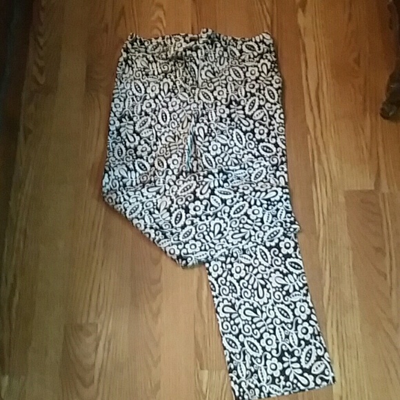 Super comfortable and cute design capris
