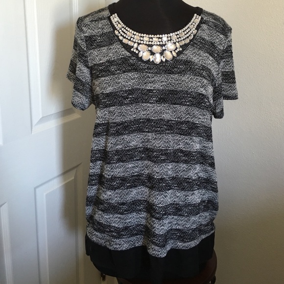 Lavish Tops - NWOT! Lavish dressy Shirt.