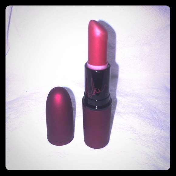 Viva Glam Rihanna MAC lipstick