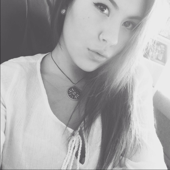 Meet your Posher, Aryona - Picture 1 of 1