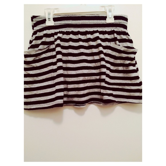black and grey striped skirt - Picture 1 of 2