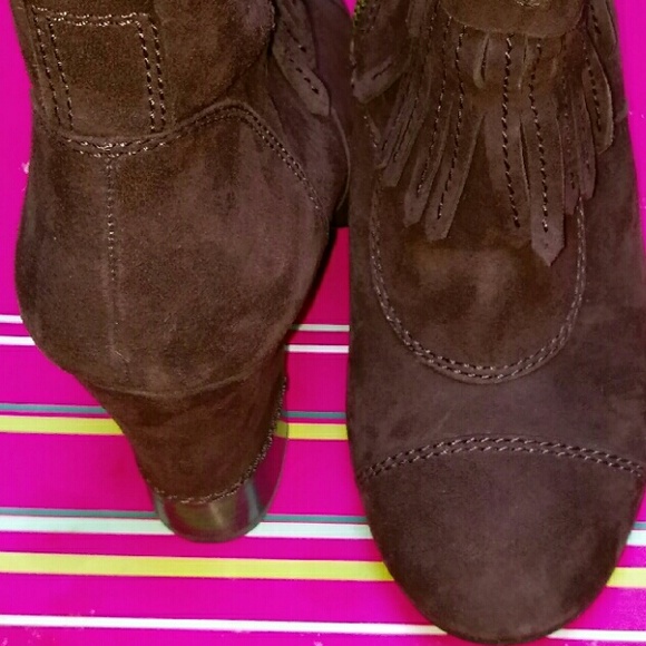BCBG brown leather, chunky heel ankle boots. - Picture 3 of 4