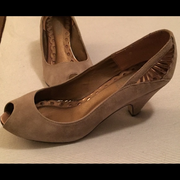 Seychelles suede peep toes size 6