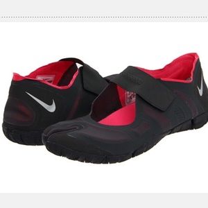 Nike Free Gym Split Toe Running Shoe
