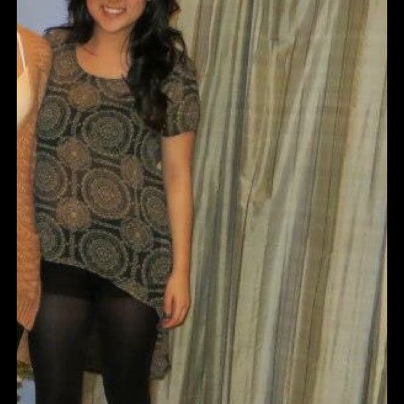 Gorgeous short sleeved & patterned hi-lo tunic top - Picture 2 of 3