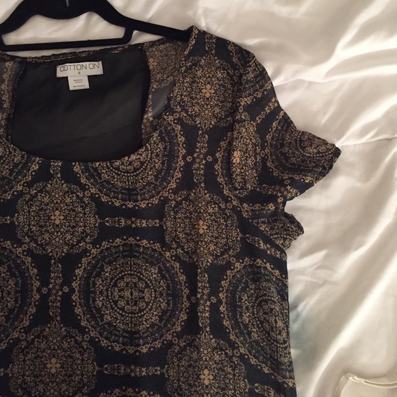 Gorgeous short sleeved & patterned hi-lo tunic top - Picture 3 of 3