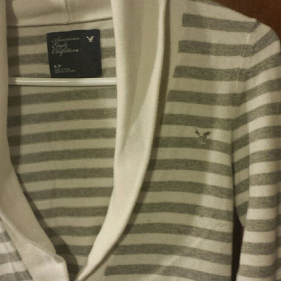🍒PRICE DROP🍒 American Eagle Cardigan - Picture 3 of 3